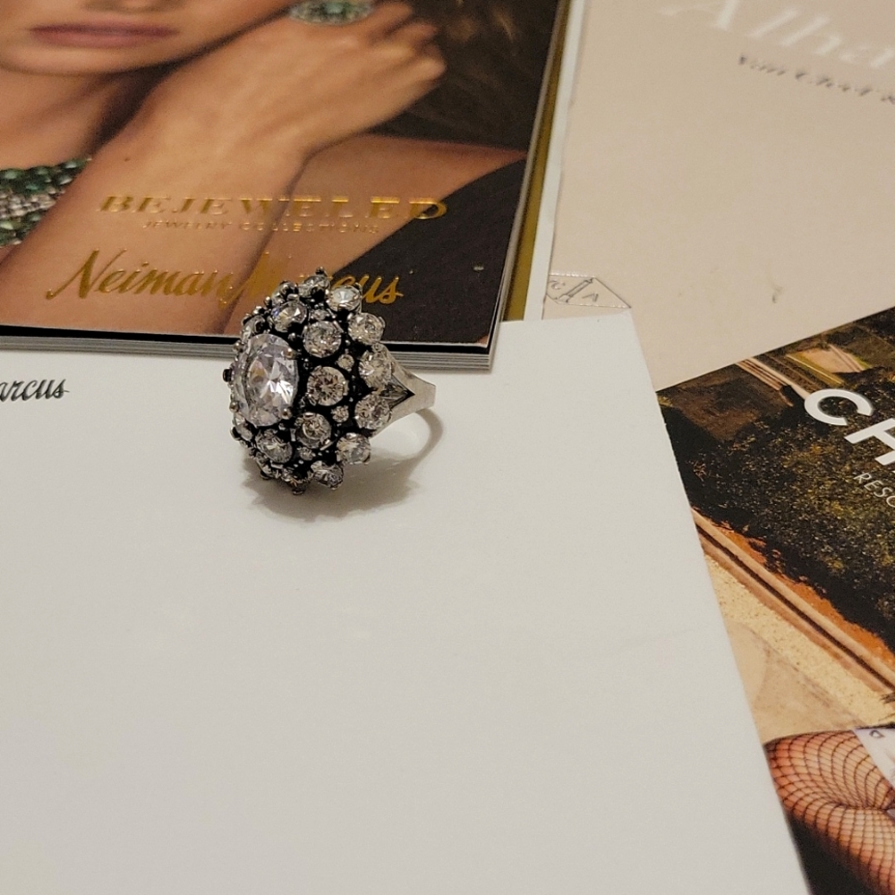 Banana Republic Fashion  Ring Cyrstal 🌟